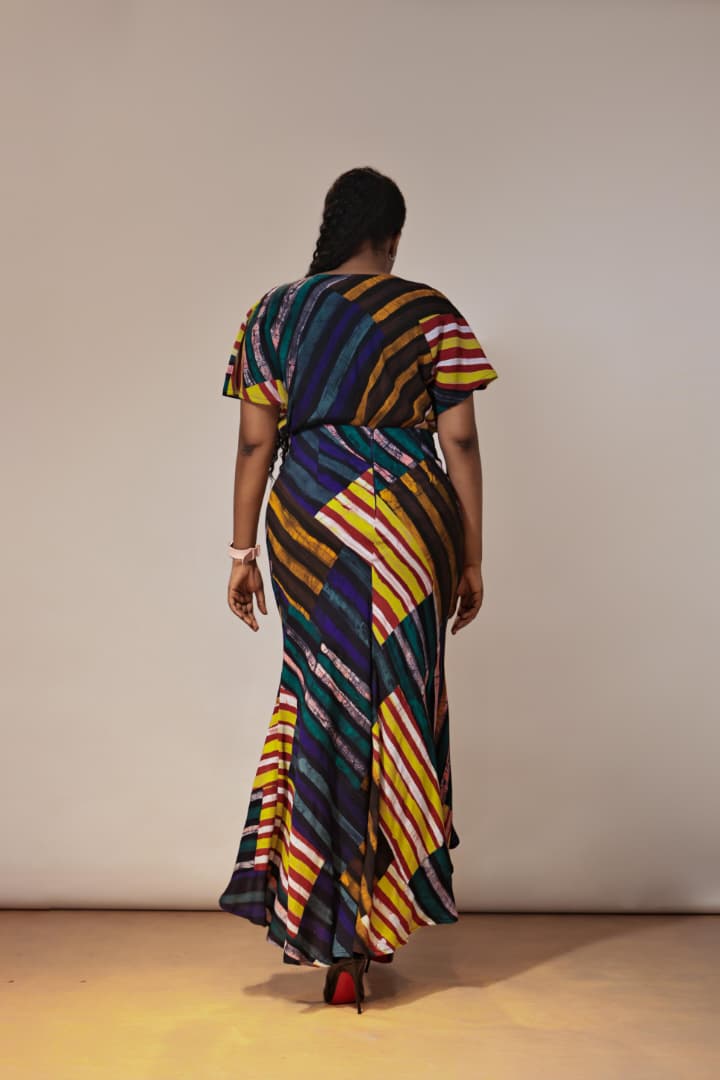 Asymmetric skirt sets